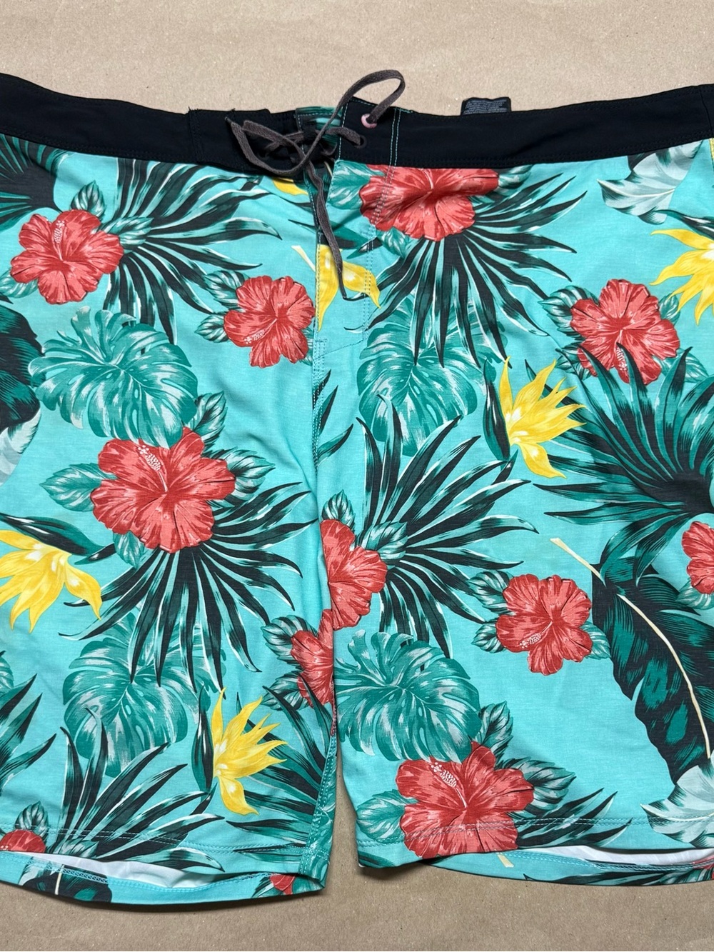 Hurley Phantom Men’s size 38 Multi Color Beach Board shorts Rare!